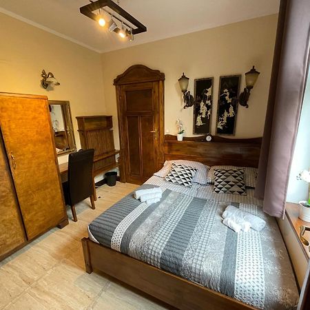 Bed and Breakfast Dworek Oliwski Гданьск Экстерьер фото