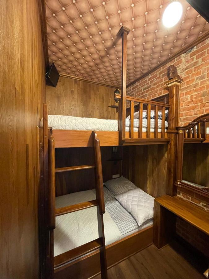 Bed and Breakfast Dworek Oliwski Гданьск Экстерьер фото